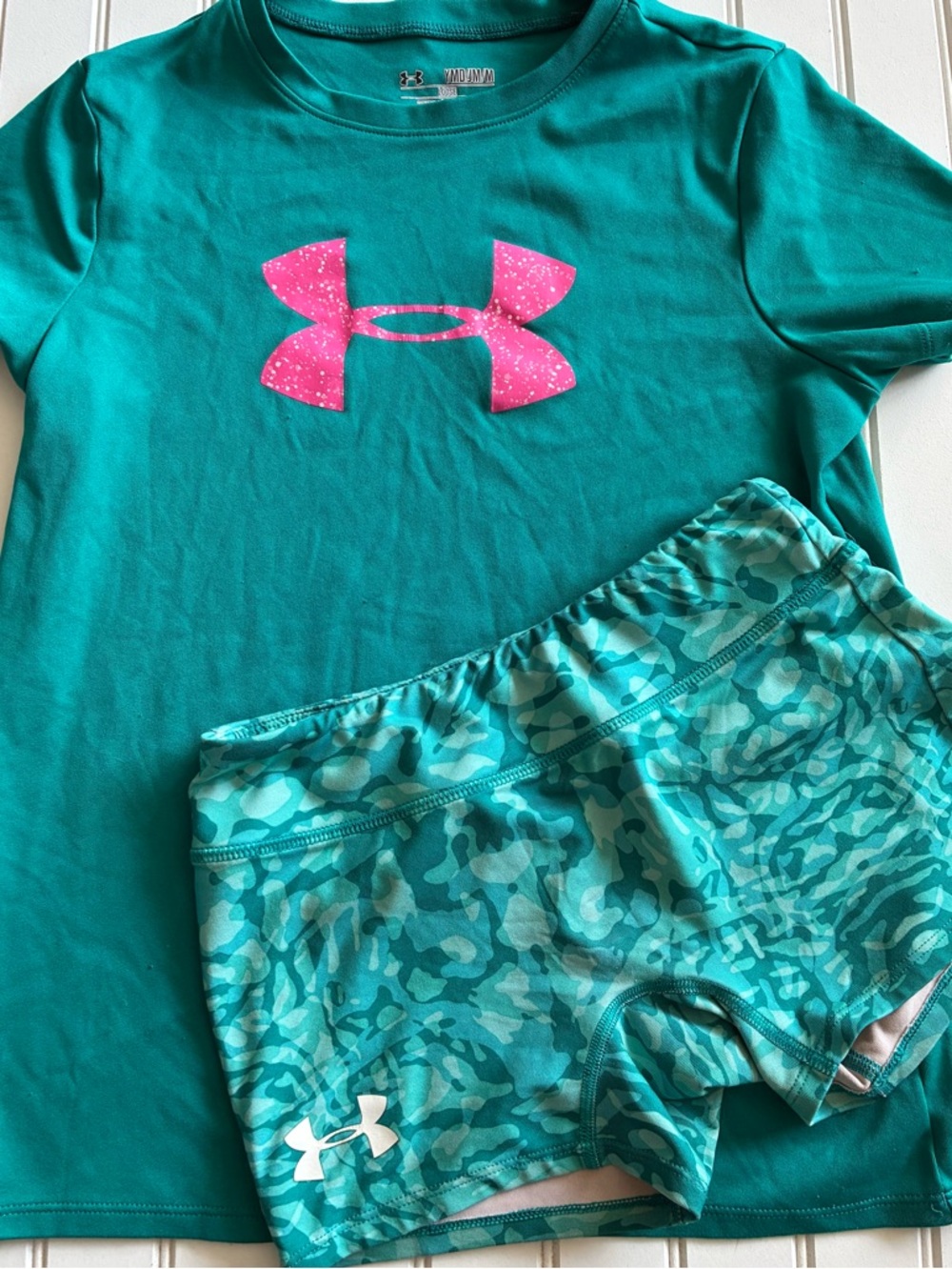 UNDER ARMOUR girls size medium short set